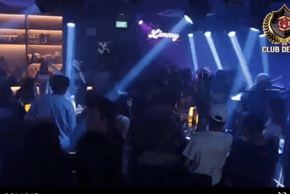Club Deluxe 4