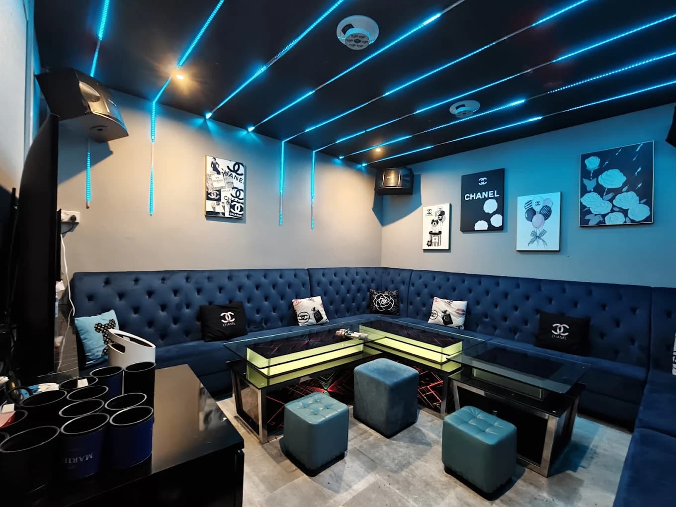 Delulu Karaoke Bar 3