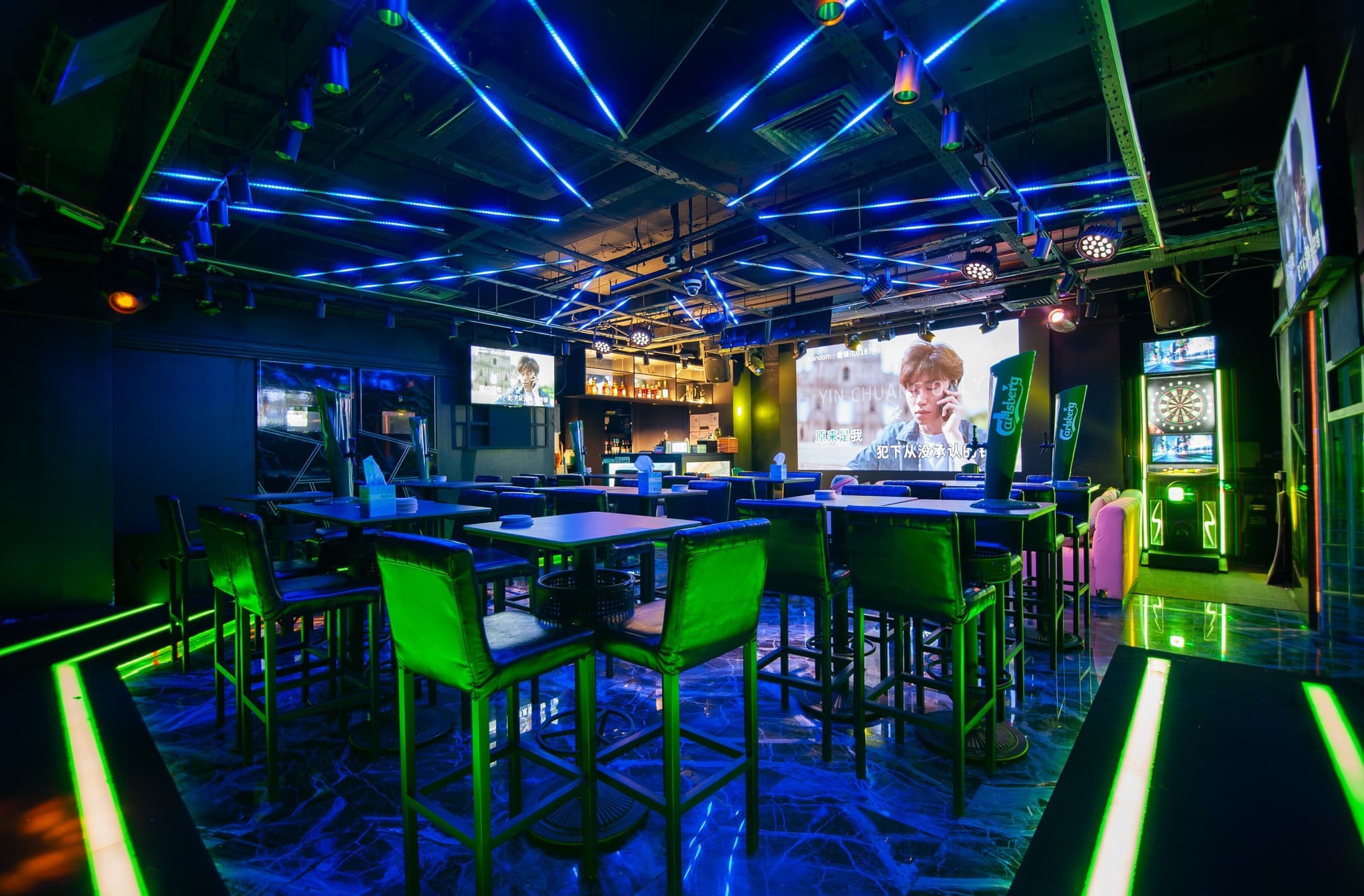 Delulu Karaoke Bar 4