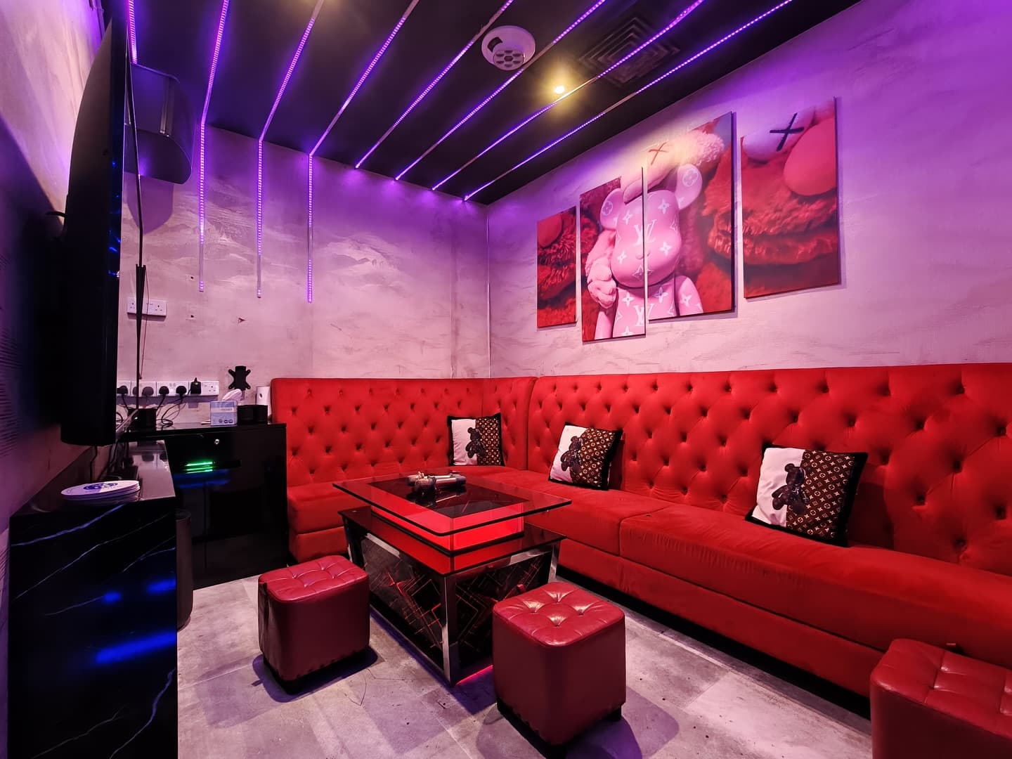 Delulu Karaoke Bar 5