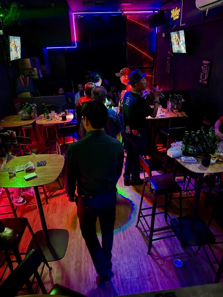 O-NYX Bar 1