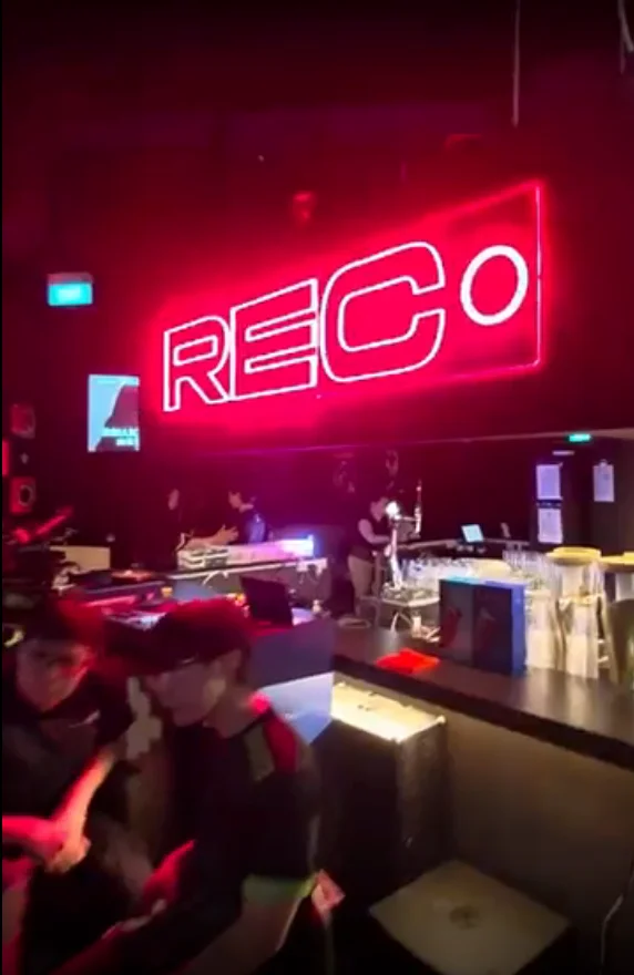 REC Studio Bar 4