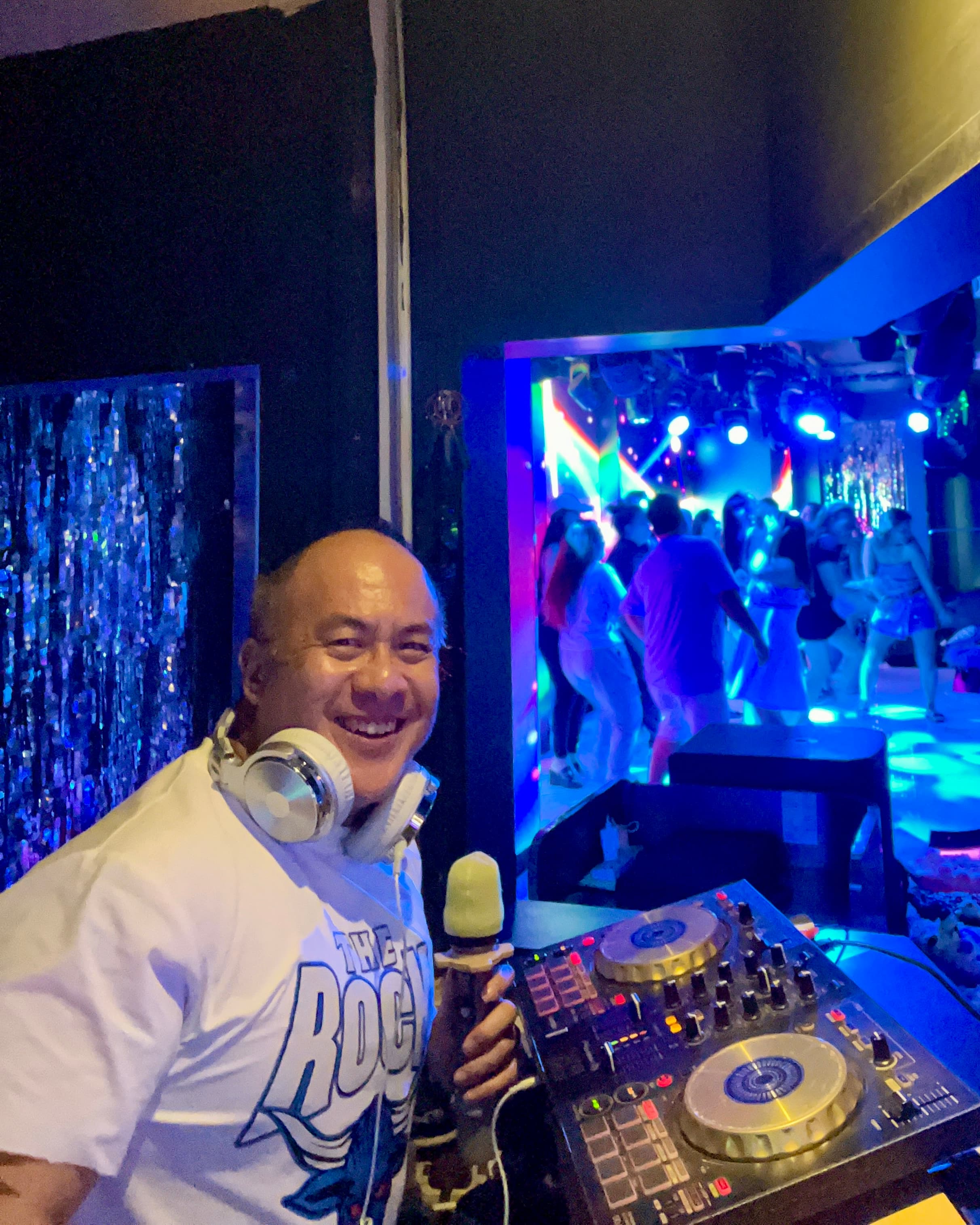 DJ Leonard T @ MabuhaySG, Singapore’s most popular Sunday teadance disco gallery photo 1