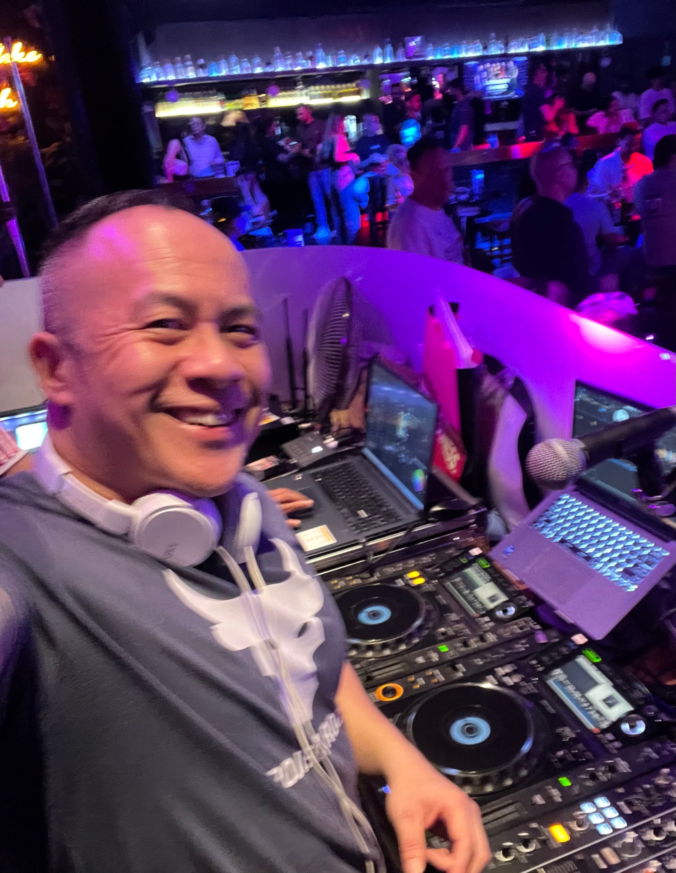 DJ Leonard T @ Blu Jaz Cafe (Nights of Arte Sound) gallery photo 1