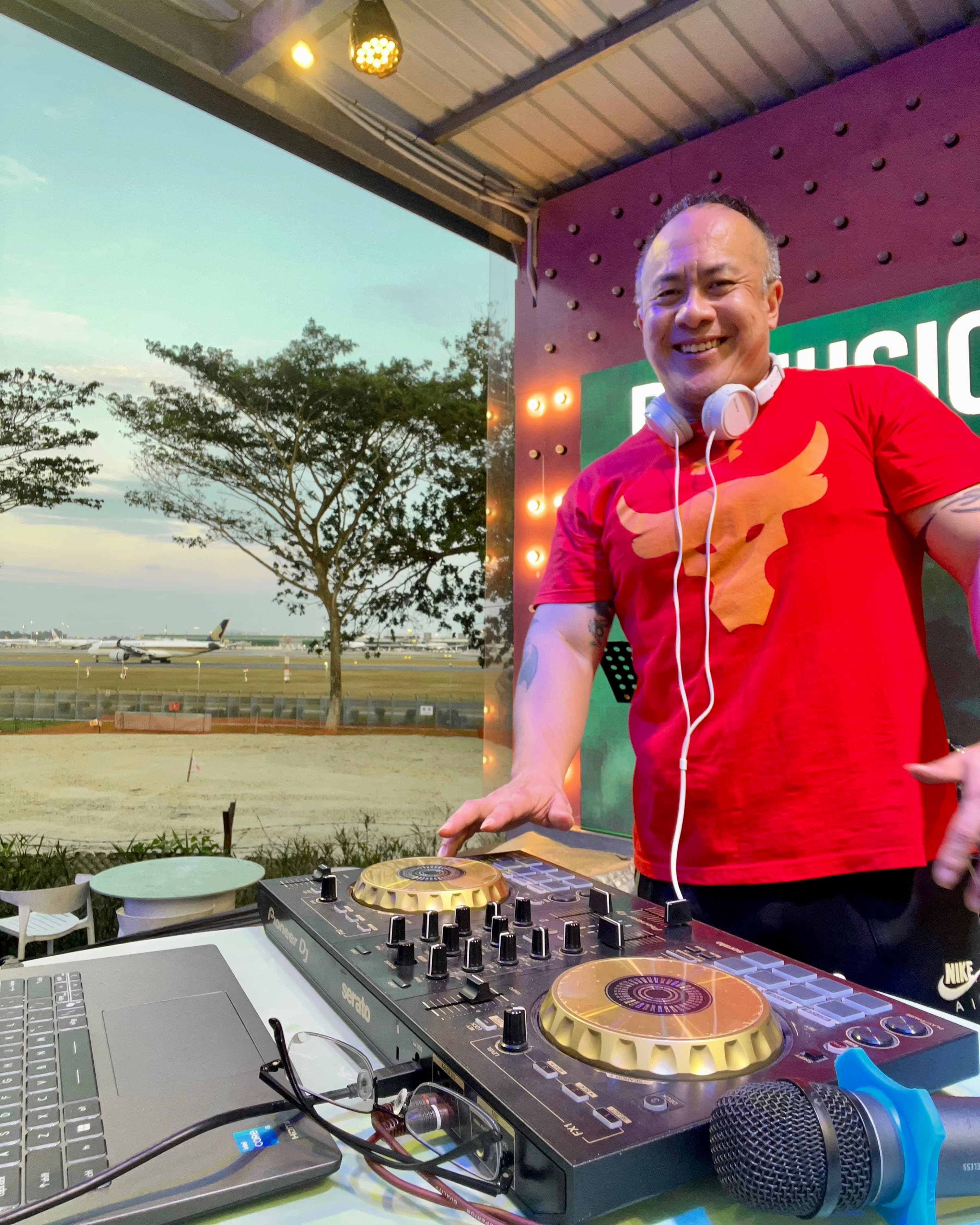 “Above 30’s Rave” - Retro Techno Party @ Youngs Restaurant & Bar, Seletar Aerospace Park gallery photo 1