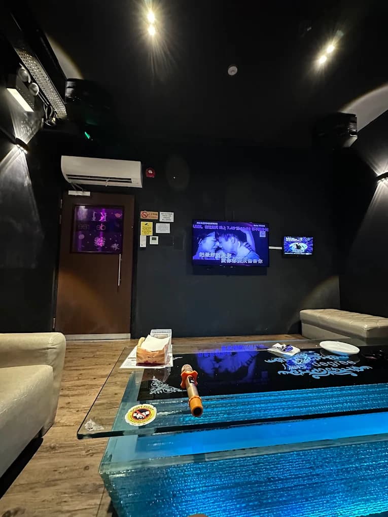 8 Degree Lounge Bukit Batok 3